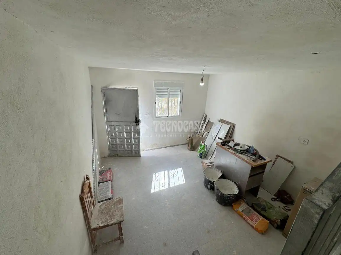 Casa adosada en venta en Iznalloz