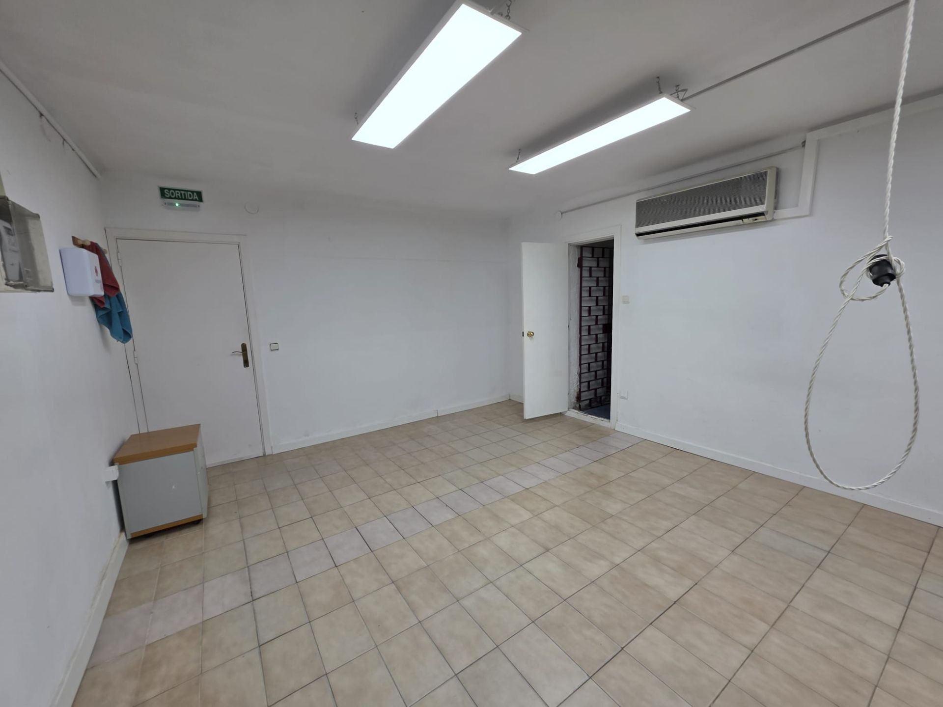Premises to rent in Premià de Mar  with Air Conditioner