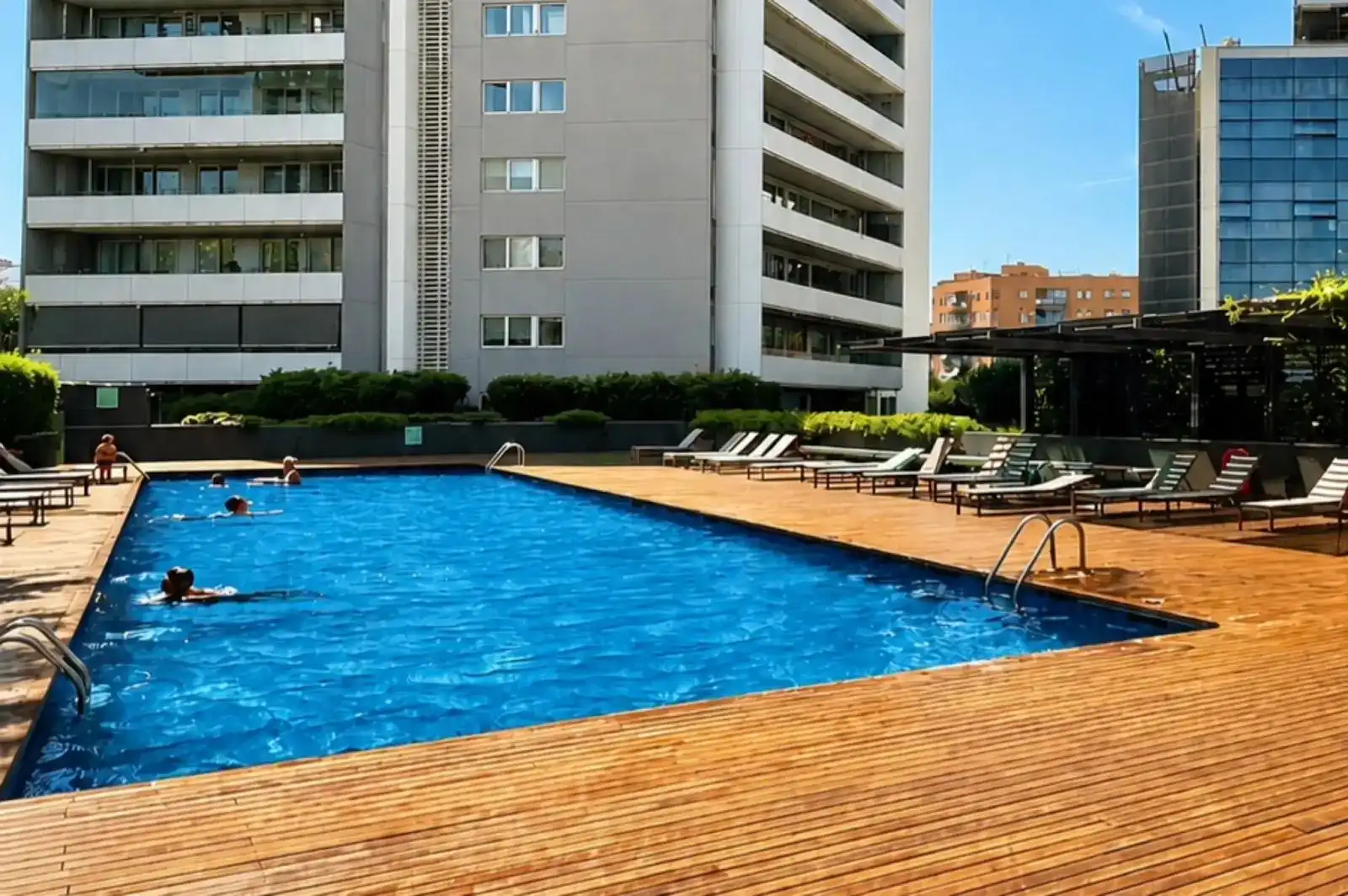 Schwimmbecken von Wohnung zum Verkauf in Barcelona mit Klimaanlage, Terrasse und Möbliert