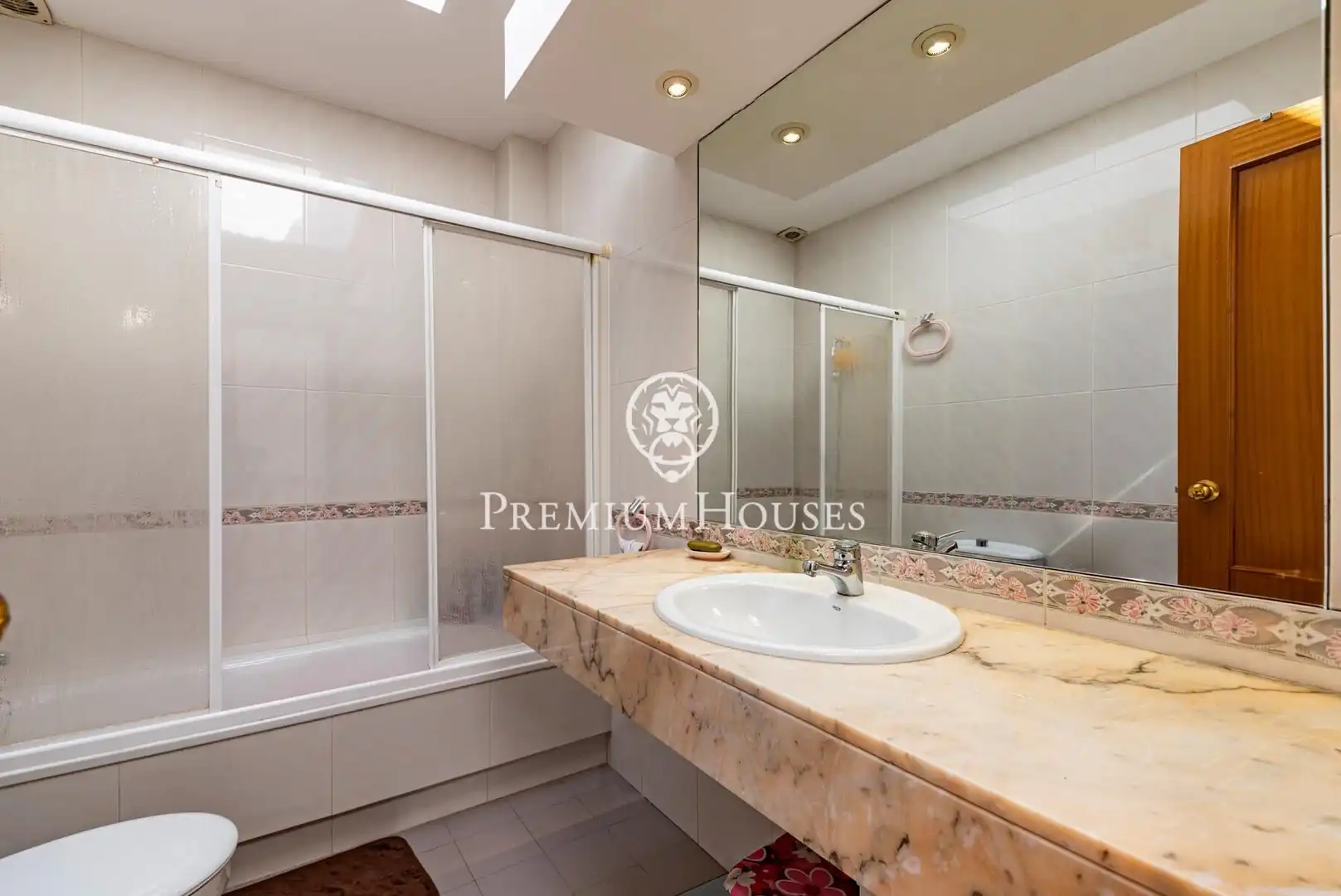 Bathroom of Detached homes for sale in Sant Pere de Ribes  with Air Conditioner, Heating and Private garden