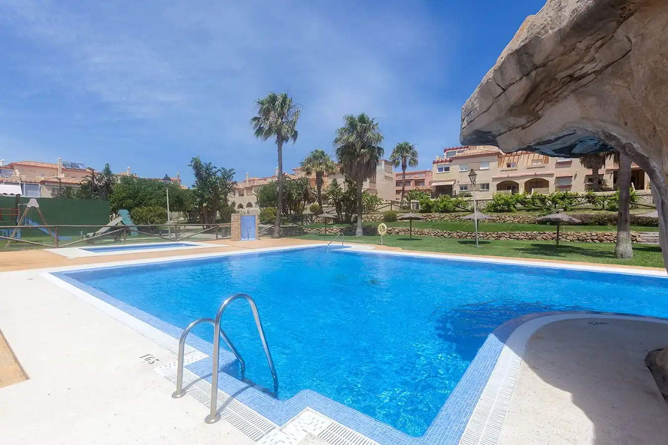 Piscina de Casa adosada en venta en Tarifa con Aire acondicionado, Calefacción y Jardín privado