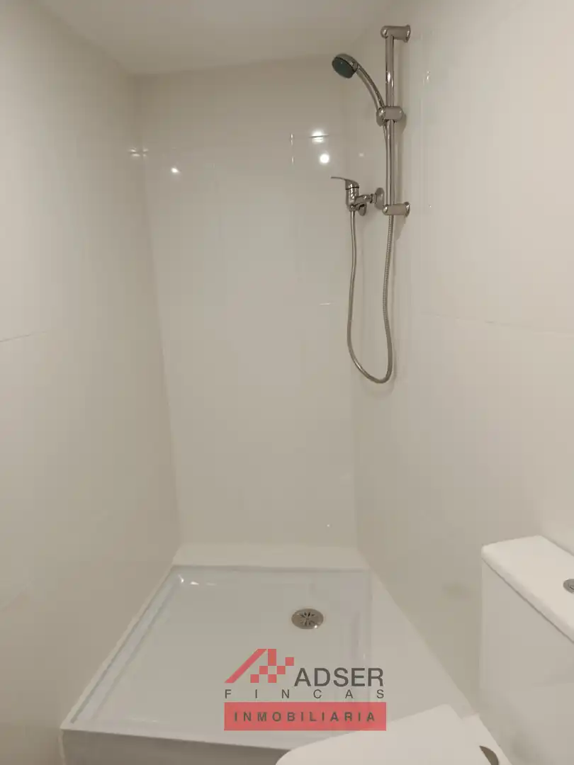 Badezimmer von Geschaftsraum zum Verkauf in Villamediana de Iregua mit Terrasse