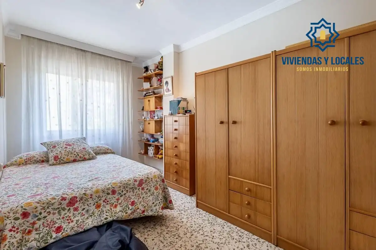 Bedroom of Flat for sale in Granada  with Heating and Terrace
