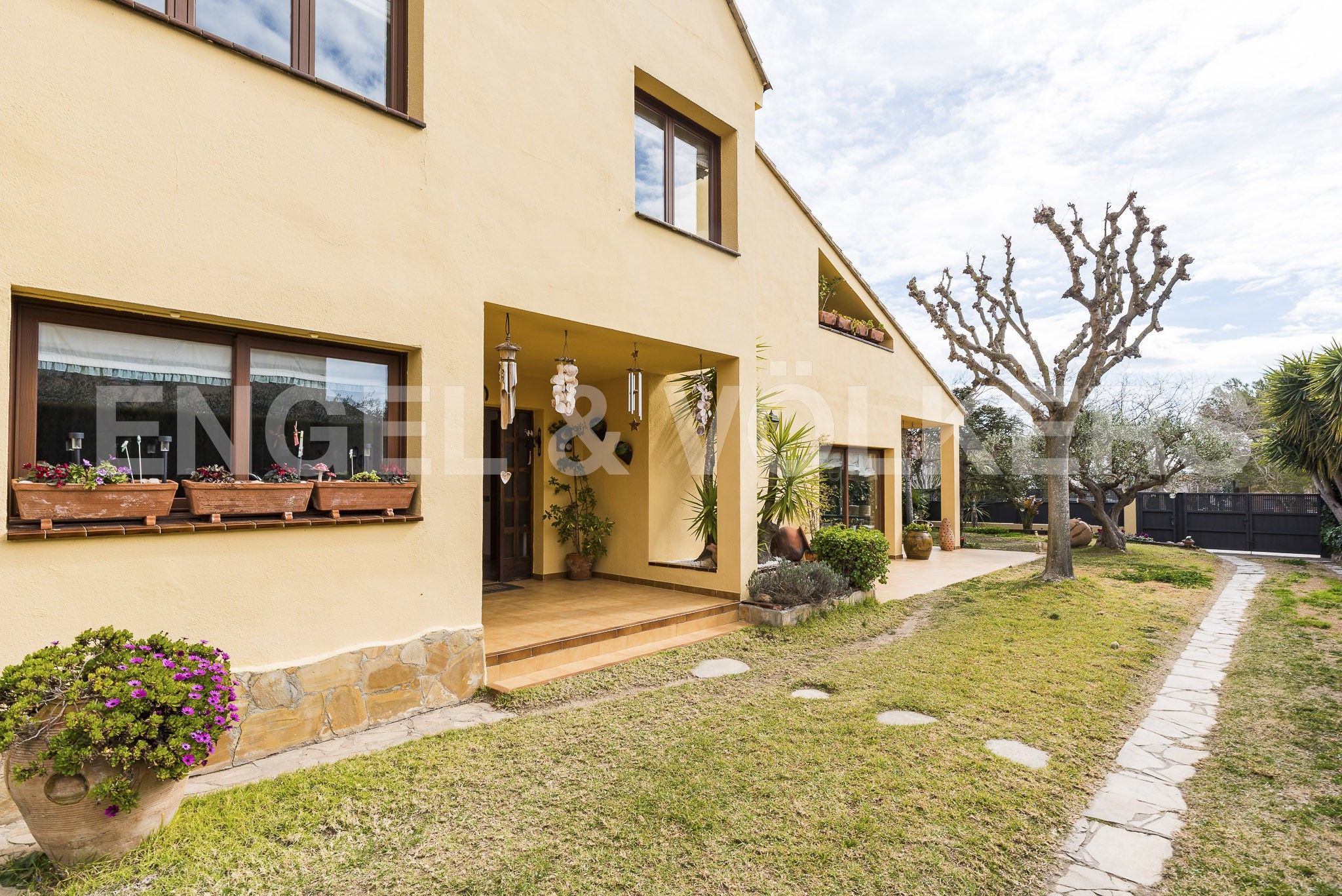 Vista exterior de Casa o xalet en venda en Pacs del Penedès amb Calefacció, Jardí privat i Parquet