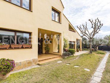 Casa amb jardí en venda a Pacs del Penedès
