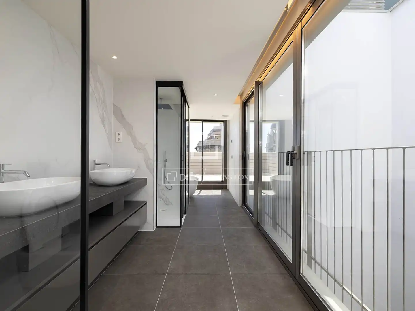 Bathroom of Attic for sale in Barcelona  with Air Conditioner, Terrace and Swimming Pool