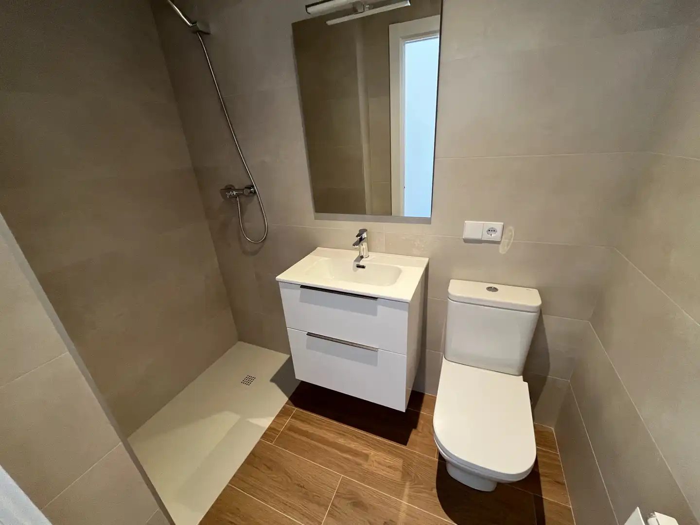 Baño de Casa adosada de alquiler en Cassà de la Selva con Aire acondicionado, Calefacción y Jardín privado