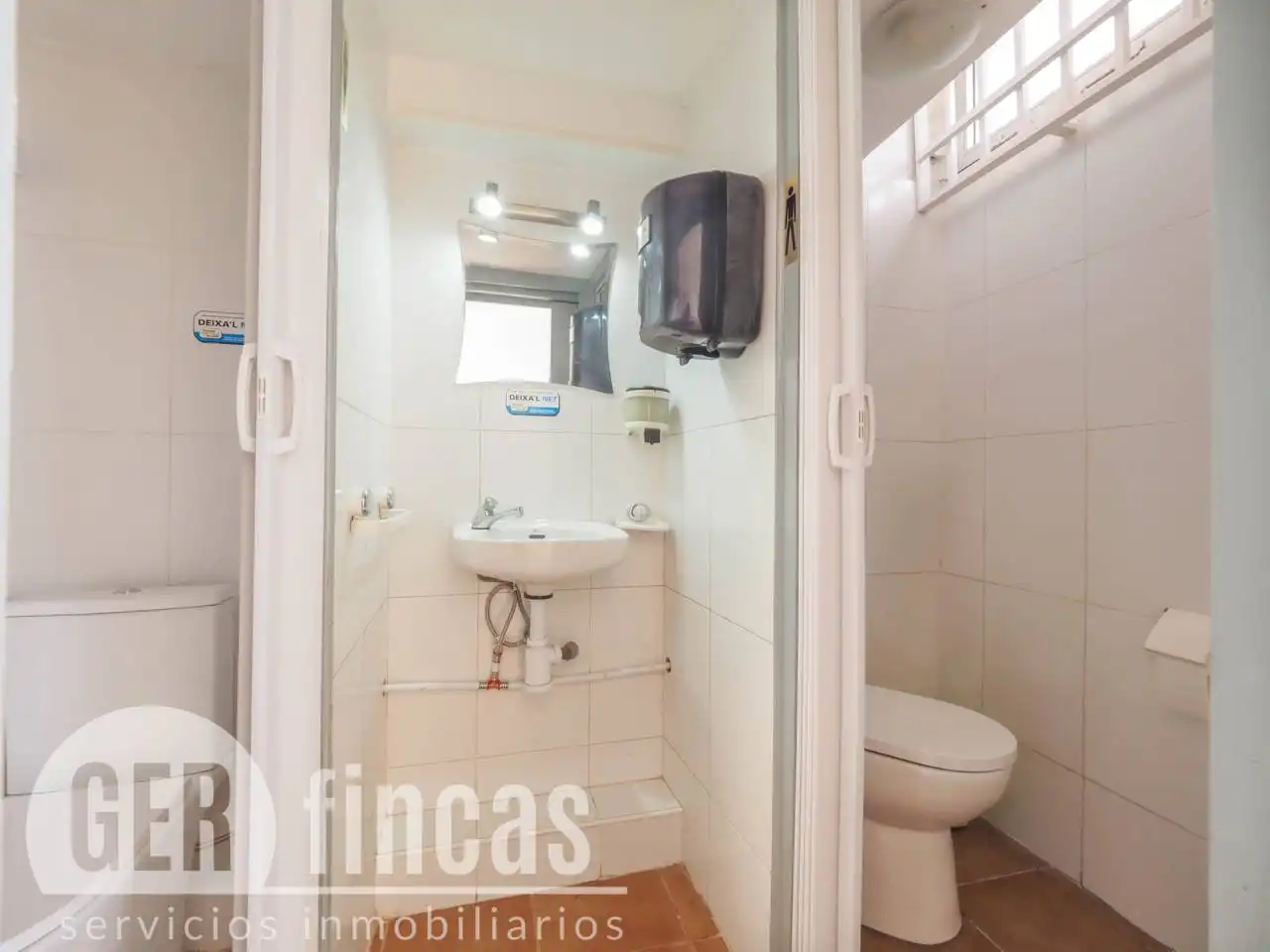 Bany de Local en venda en Terrassa amb Aire condicionat