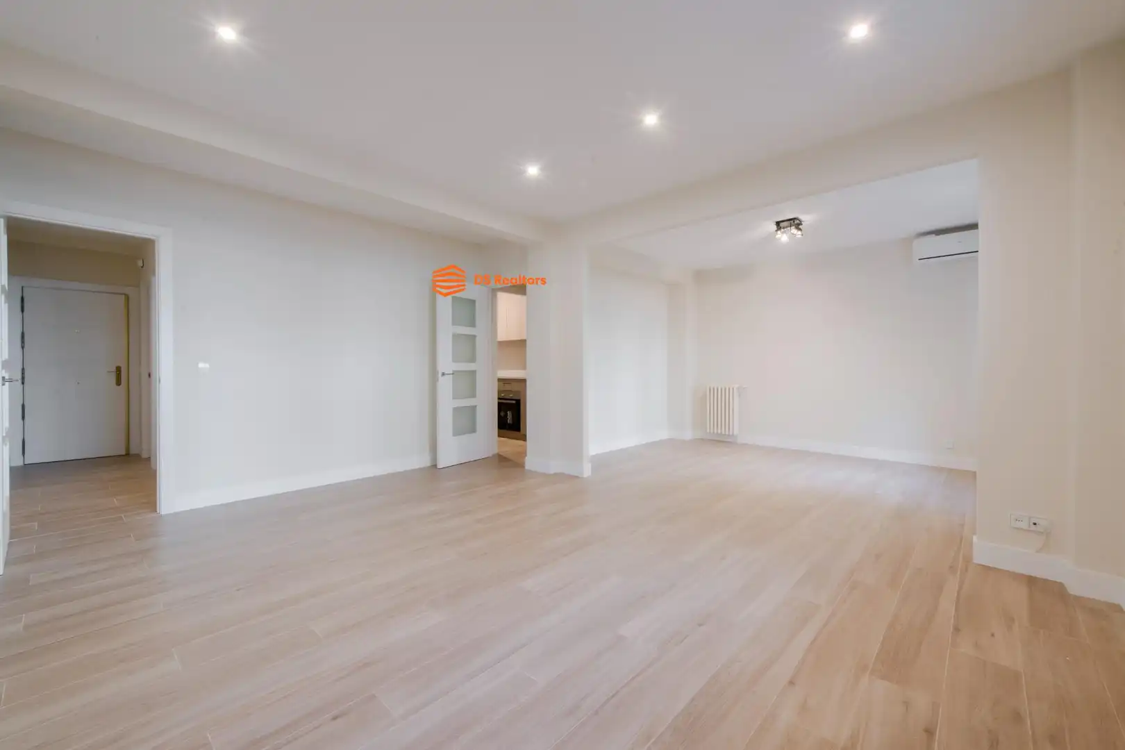 Flat with lift for sale in Avenida BRUSELAS 48, imagen 6