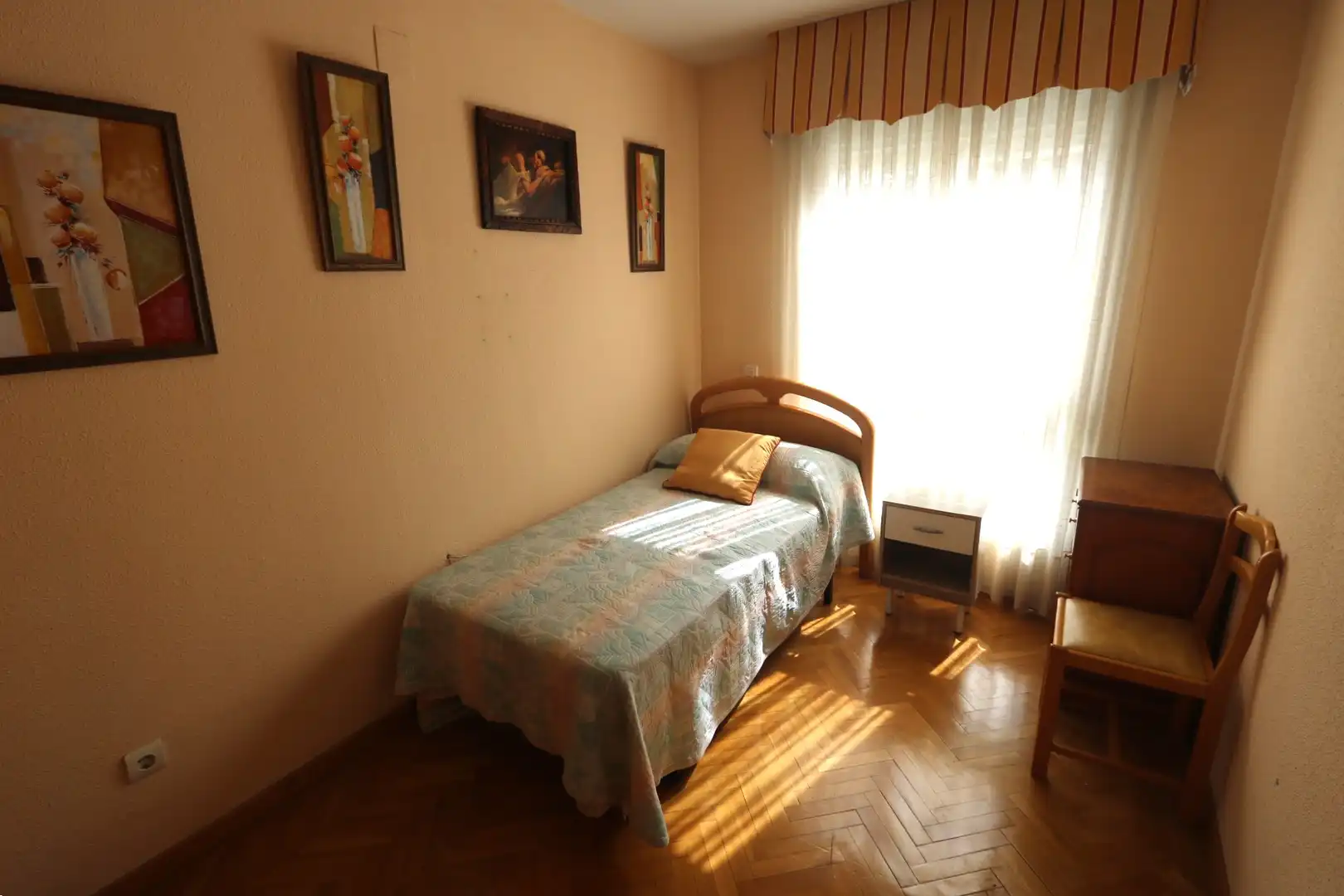 Bedroom of Flat for sale in Madrid  with Air Conditioner, Heating and Parquet flooring