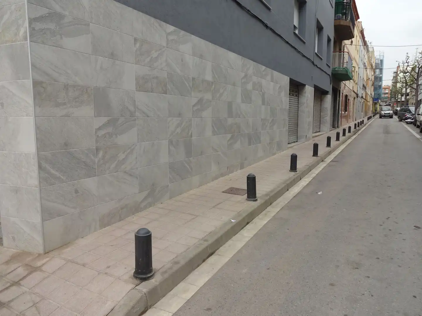 Local de alquiler en Travessia de la Llum, Les Planes