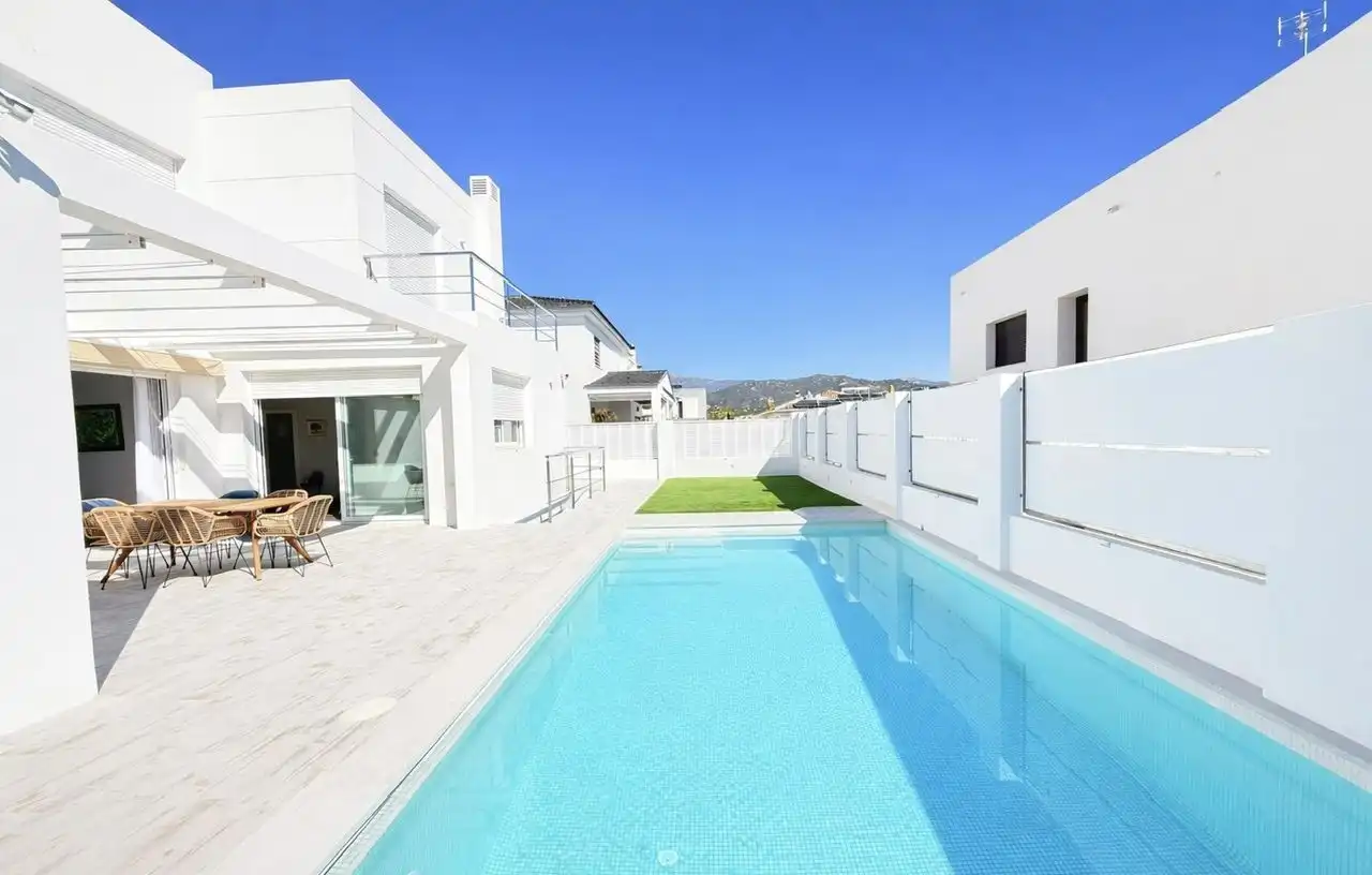 Detached house with pool for sale in Torre del Mar, imagen 7