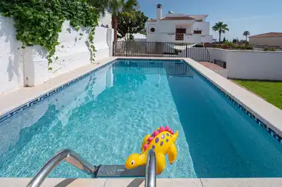 Piscina de Casa o chalet en venta en Torremolinos con Aire acondicionado, Calefacción y Jardín privado