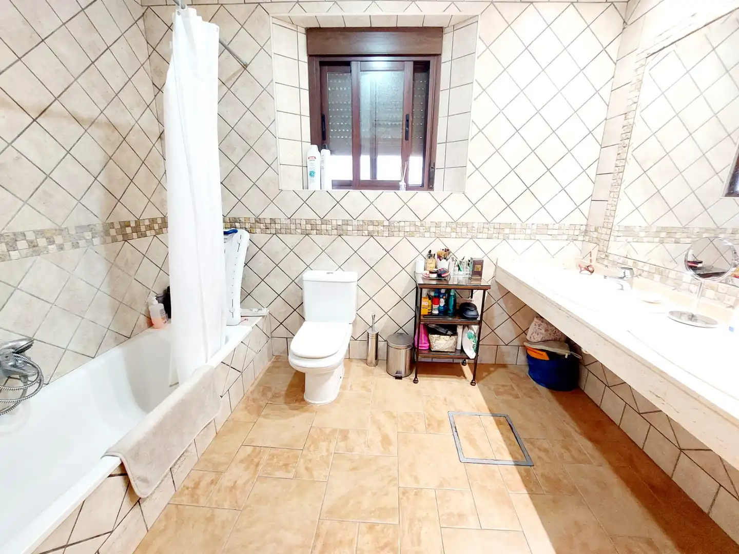 Bany de Casa o xalet en venda en Córdoba amb Aire condicionat, Calefacció i Terrassa
