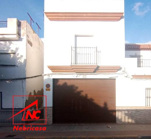 Casa adosada en Venta en El Cuervo de Sevilla