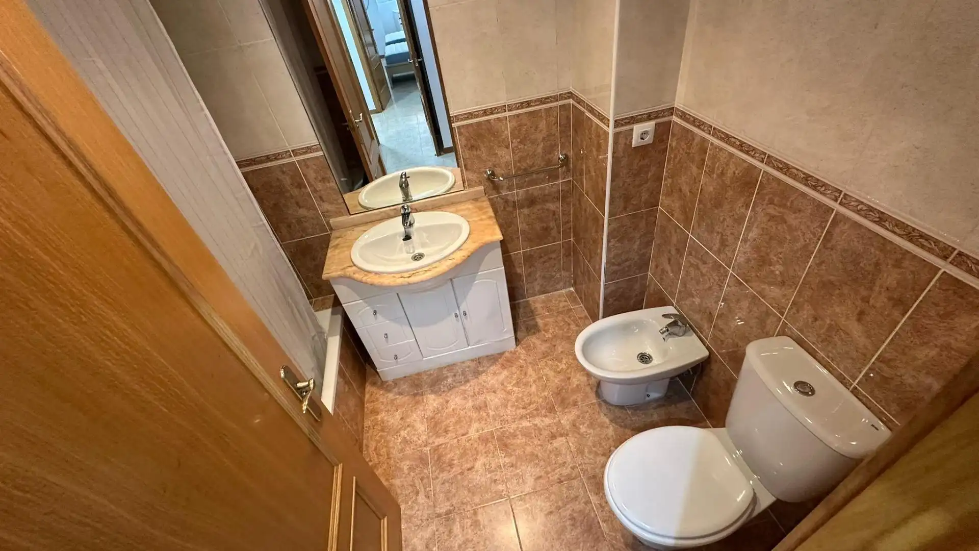 Baño de Apartamento de alquiler en Castellón de la Plana / Castelló de la Plana con Aire acondicionado, Calefacción y Amueblado