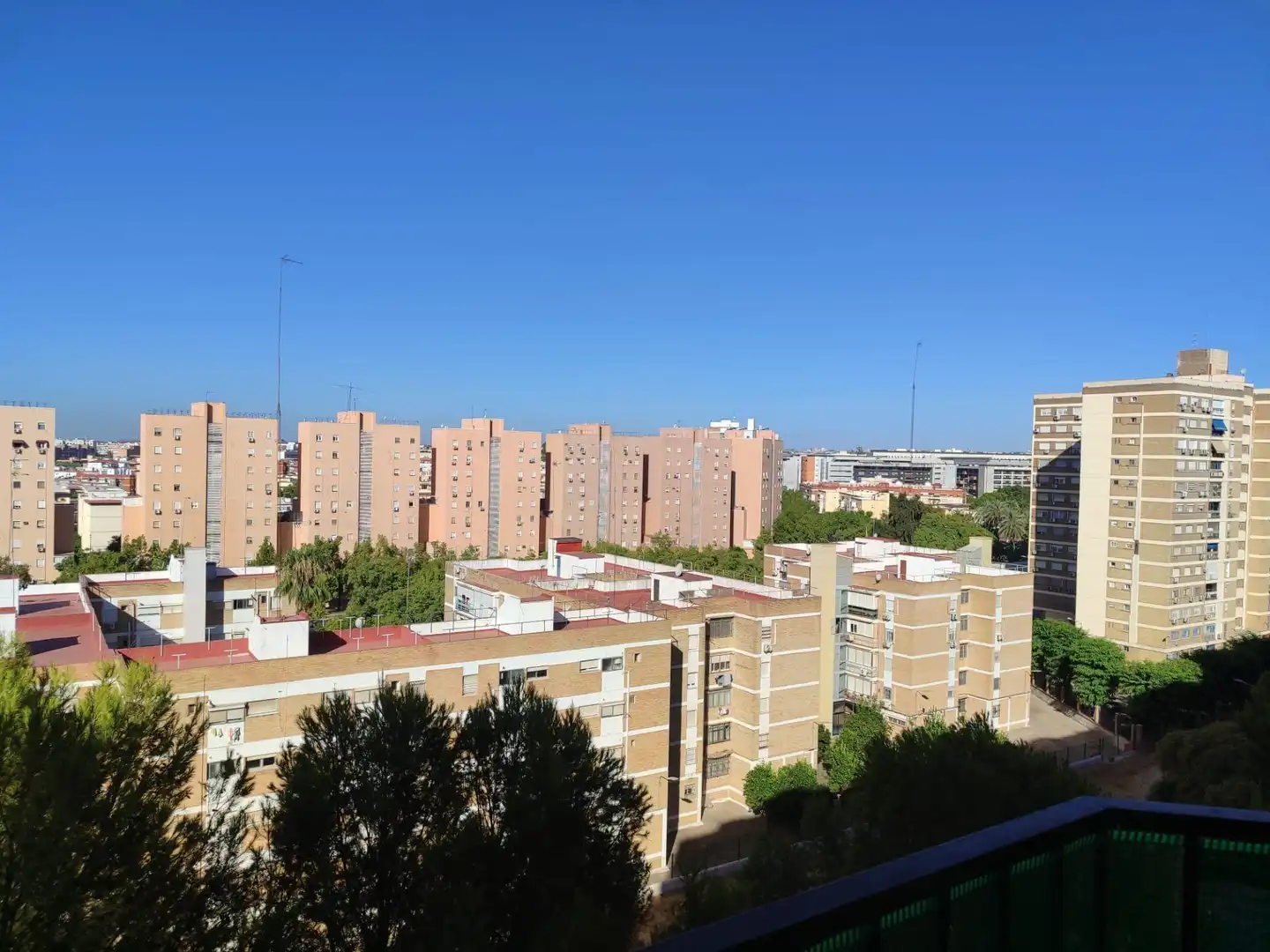 Exterior view of Flat for rent in Sevilla  with Air Conditioner, Private garden and Terrace
