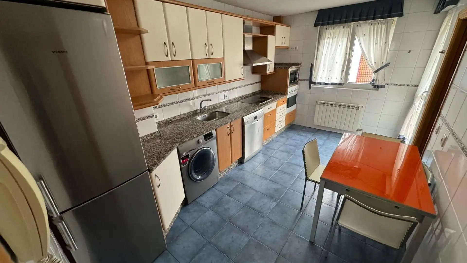 Cocina de Dúplex en venta en León Capital  con Calefacción, Terraza y Trastero