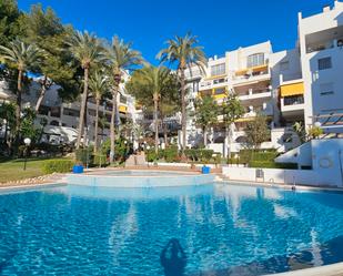 Vista exterior de Apartament en venda en Estepona amb Aire condicionat, Parquet i Terrassa