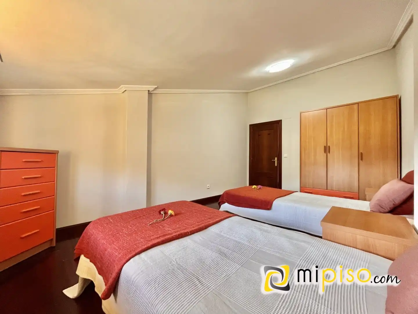 Habitación de Casa adosada en venta en Ruesga con Calefacción, Terraza y Amueblado