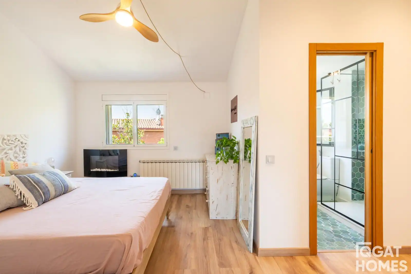 Habitación de Casa adosada en venta en Sant Cugat del Vallès con Aire acondicionado, Calefacción y Trastero