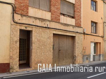 Adossat en venda a Maella