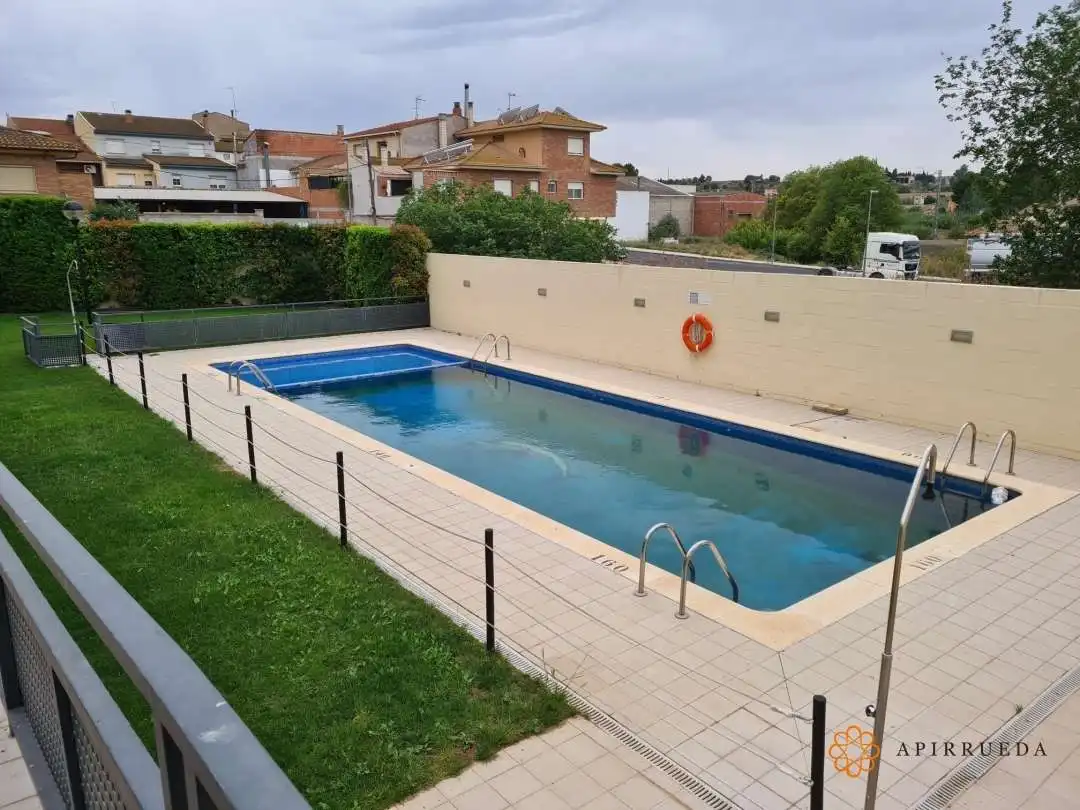 Piscina de Dúplex en venta en Caspe con Aire acondicionado, Calefacción y Trastero