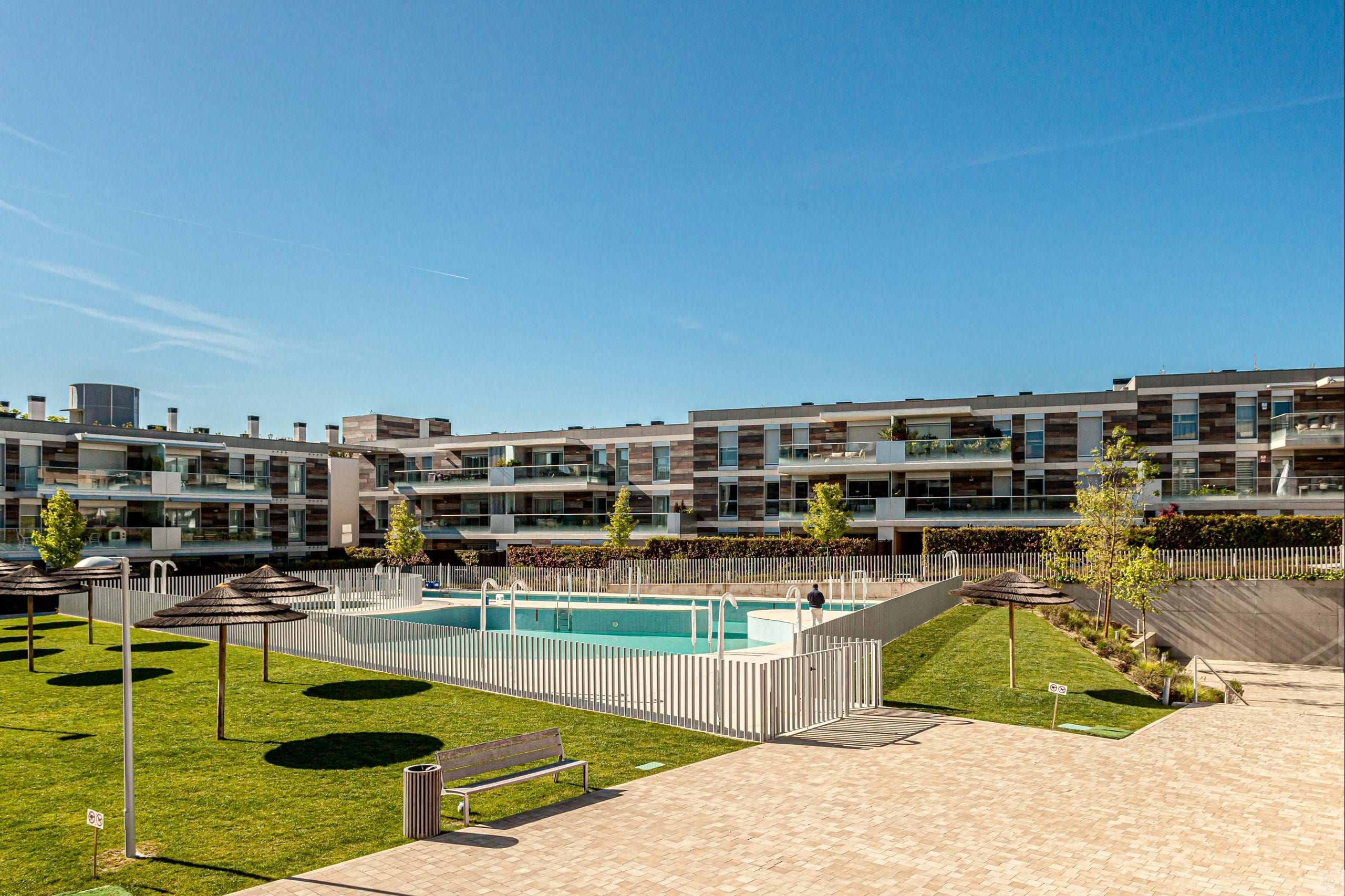 Exterior view of Flat for sale in Las Rozas de Madrid  with Air Conditioner, Heating and Terrace