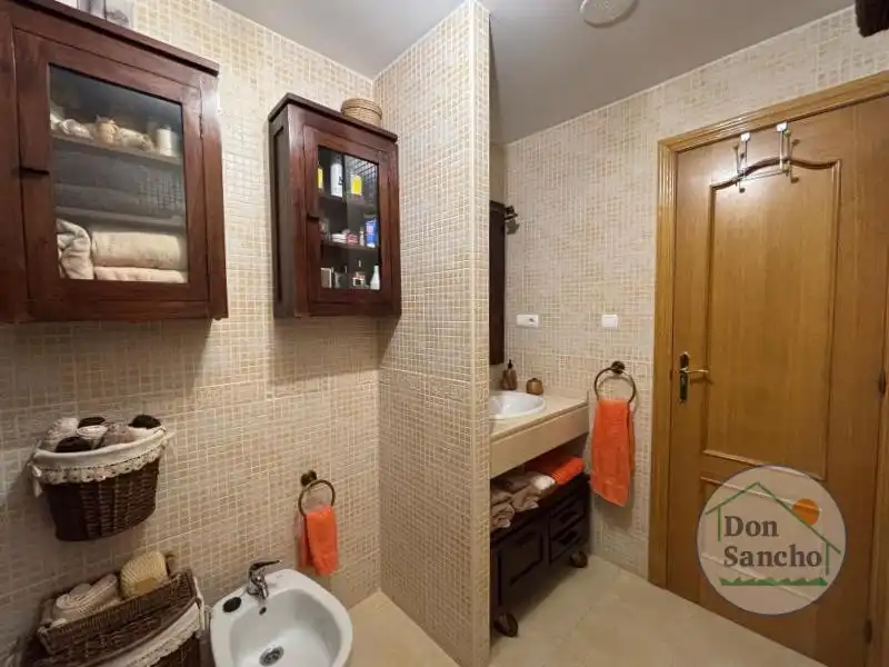 Baño de Casa adosada en venta en Cabezón de Pisuerga con Calefacción, Jardín privado y Terraza