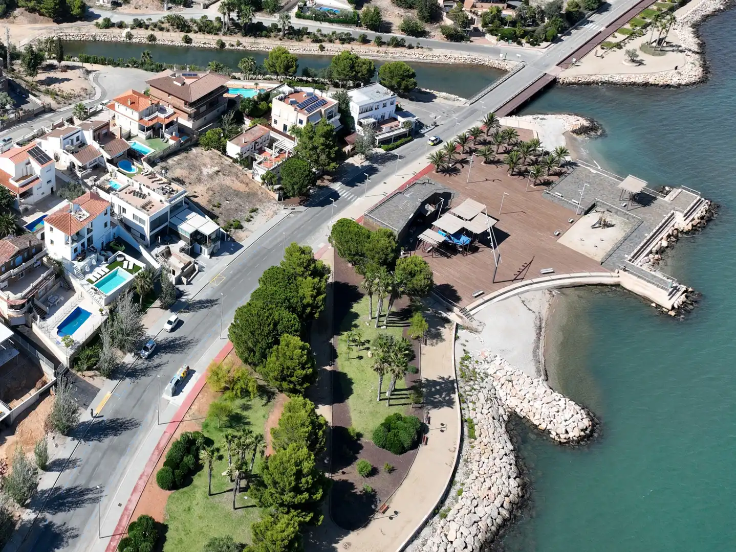 Vista exterior de Casa o xalet en venda en L'Ampolla amb Aire condicionat, Calefacció i Jardí privat