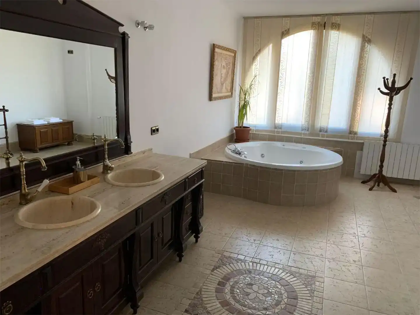 Bany de Pis en venda en Villa de Otura amb Aire condicionat, Jardí privat i Parquet
