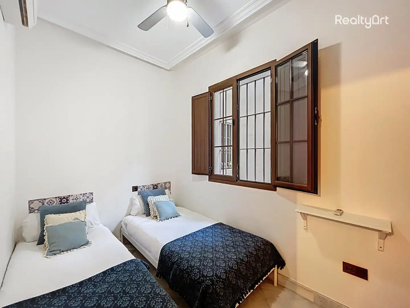 Habitación de Piso en venta en Sevilla con Aire acondicionado, Calefacción y Balcón