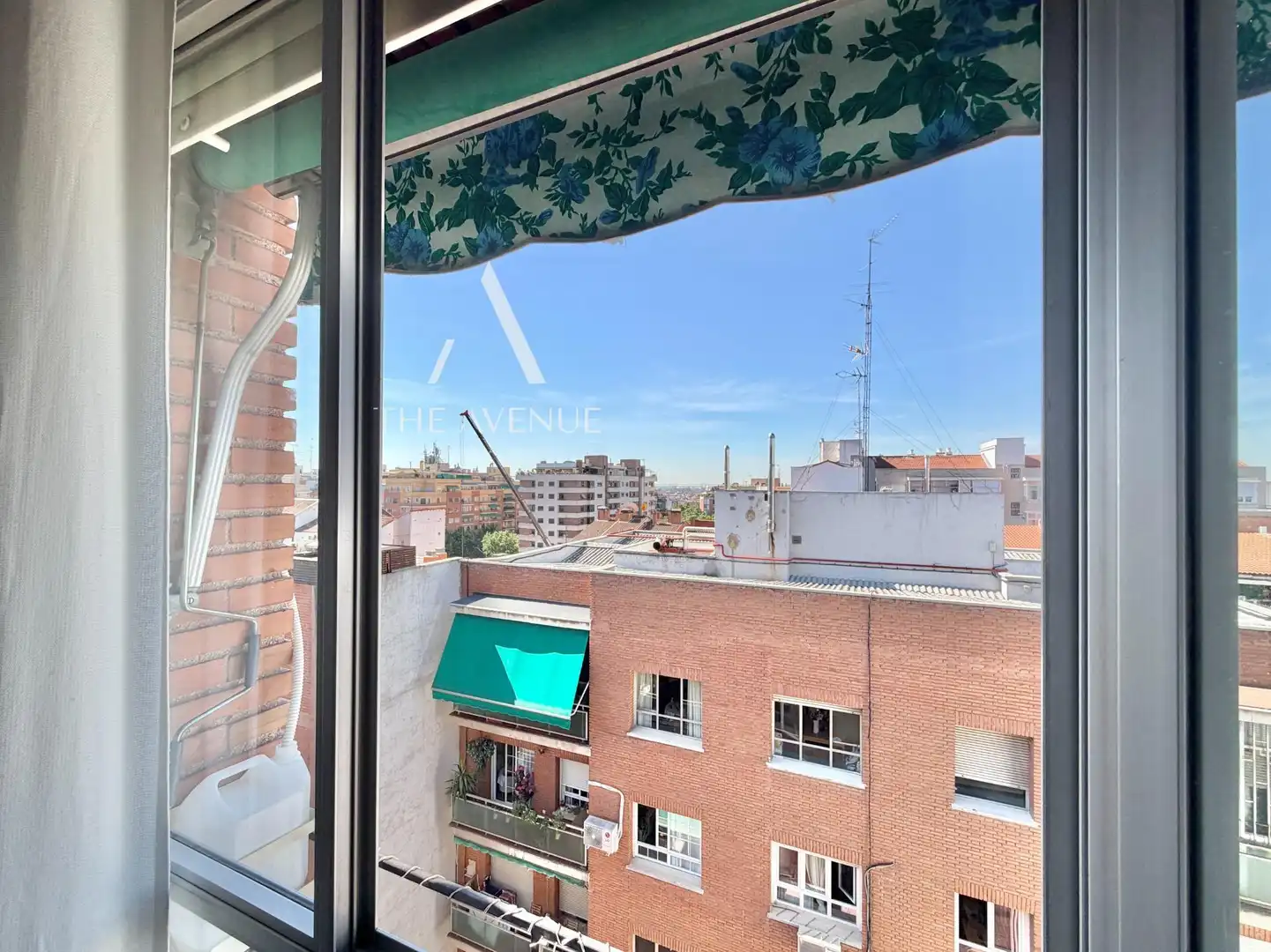 Außenansicht von Wohnung zum Verkauf in Madrid mit Klimaanlage und Heizung