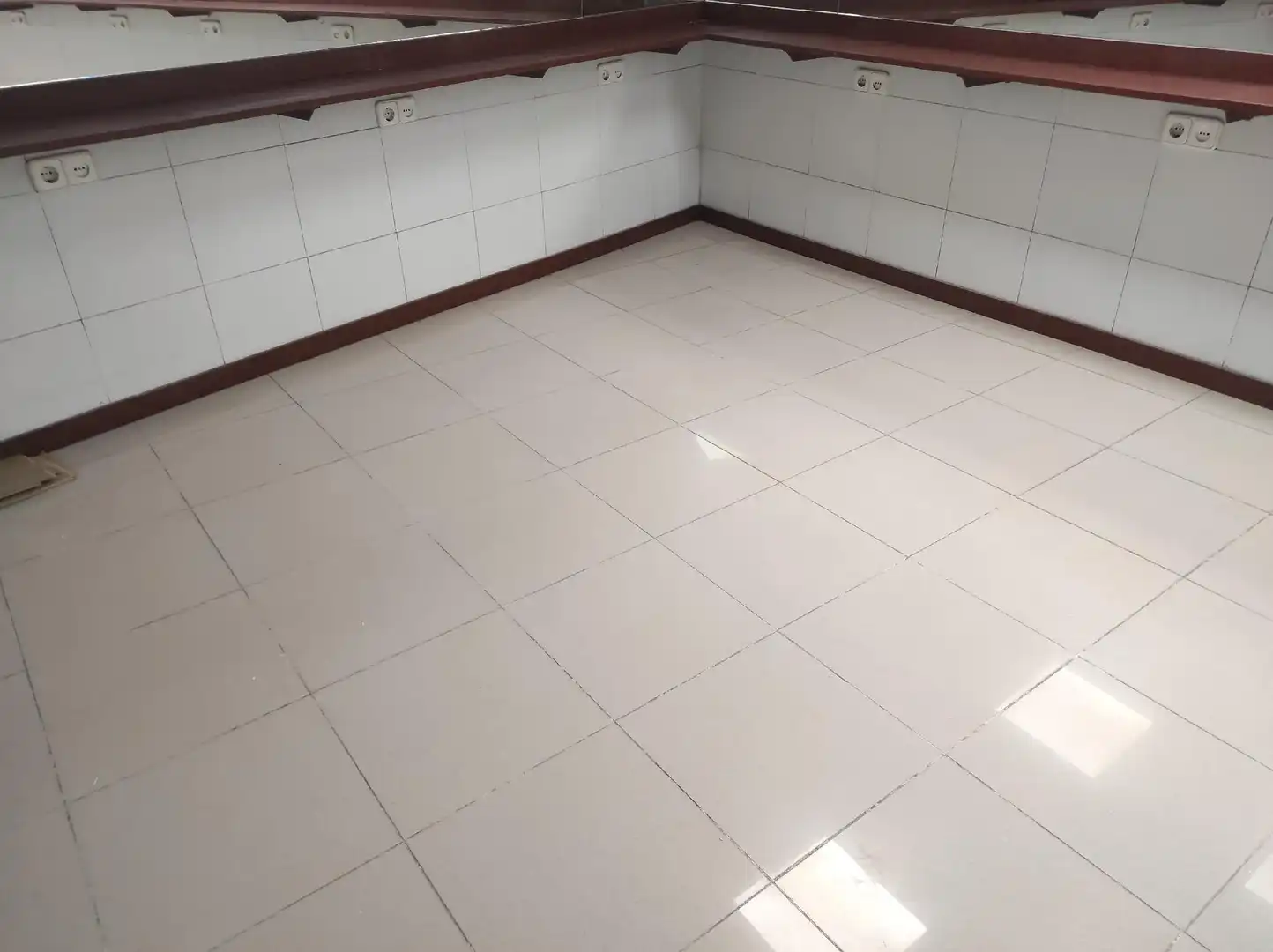Kitchen of Commercial properties for rent in Esplugues de Llobregat