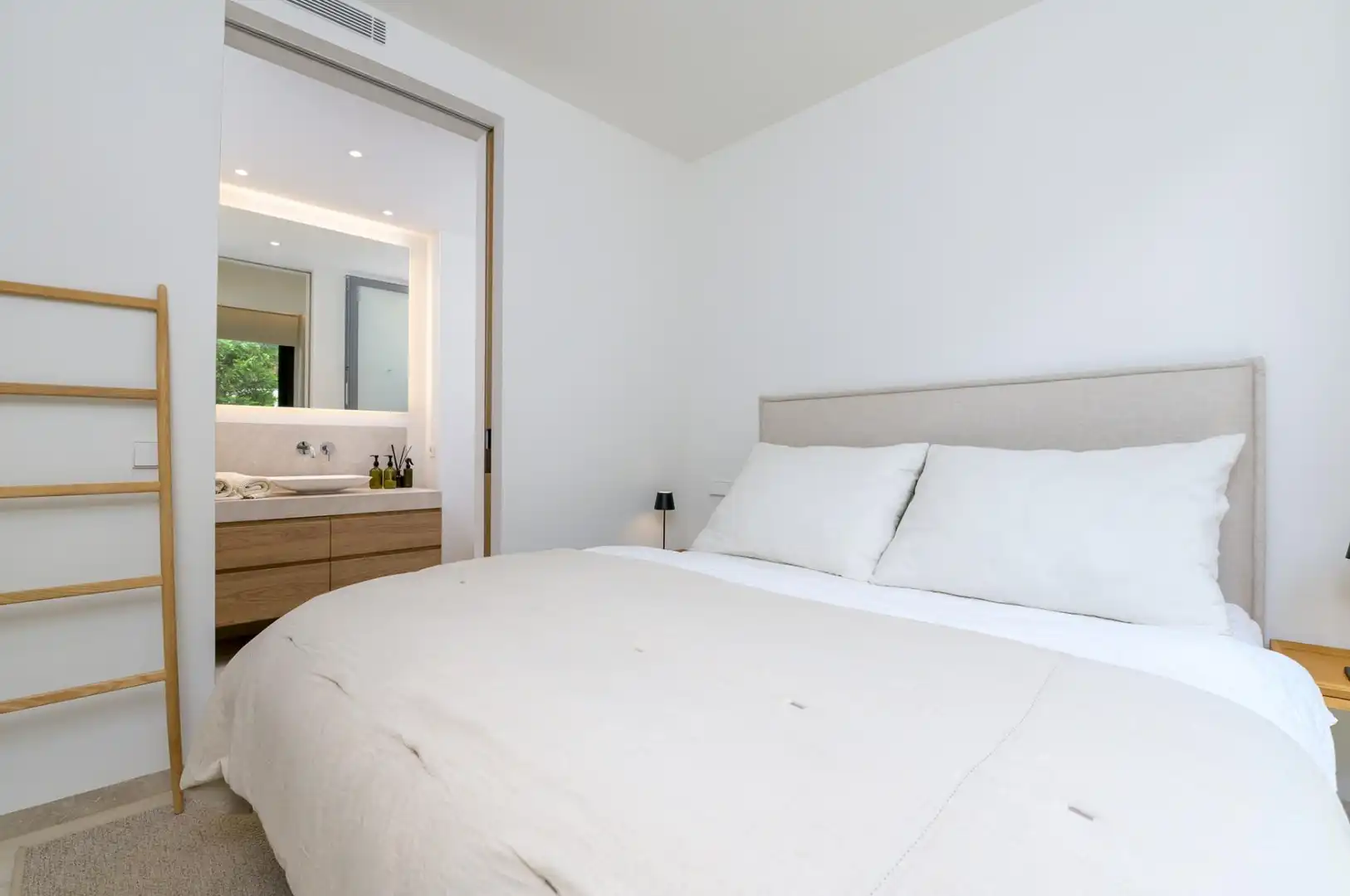 Schlafzimmer von Erdgeschoss zum Verkauf in  Palma de Mallorca mit Klimaanlage, Heizung und Privatgarten