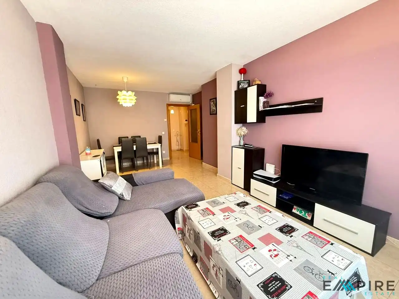 Living room of Flat for sale in Parla  with Air Conditioner, Heating and Storage room