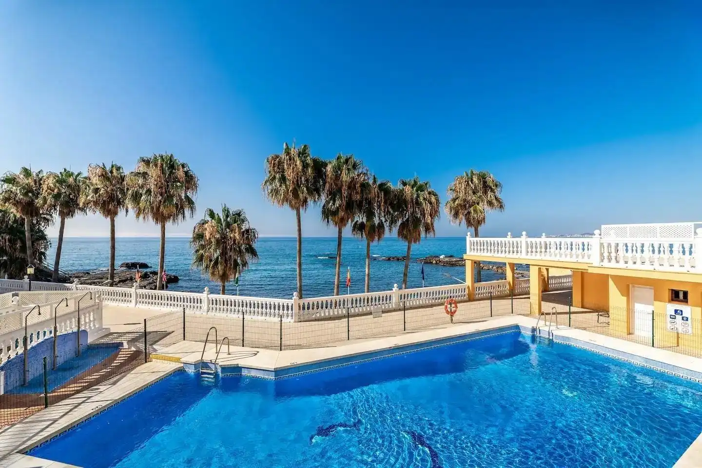 Piscina de Apartament de lloguer en Benalmádena amb Aire condicionat, Terrassa i Moblat