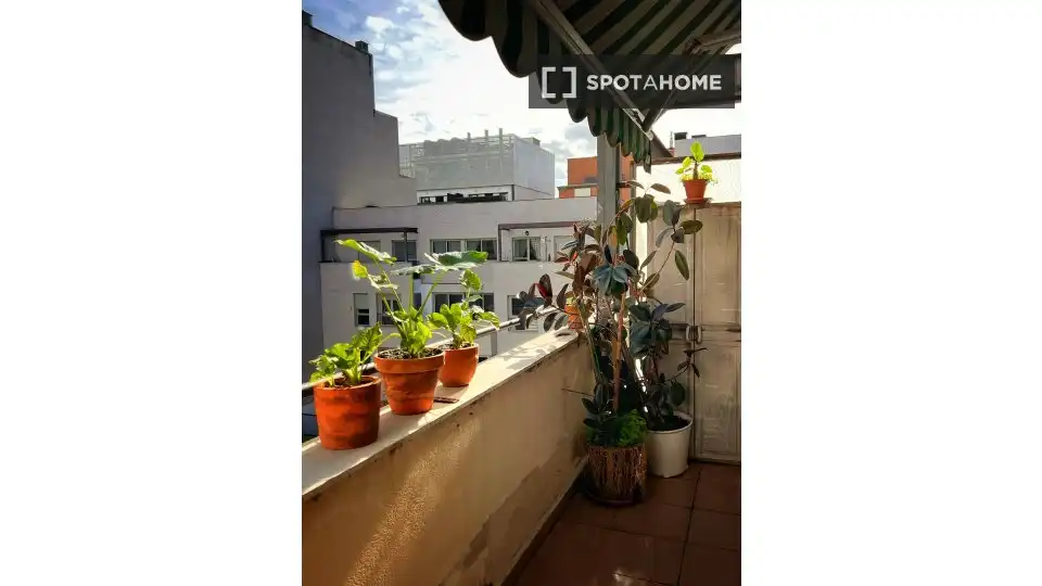 Vista exterior de Piso de alquiler en Madrid con Aire acondicionado, Calefacción y Amueblado