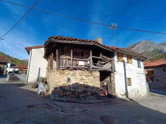 Casa adosada en Venta en  BEZANES, 74 en Caso