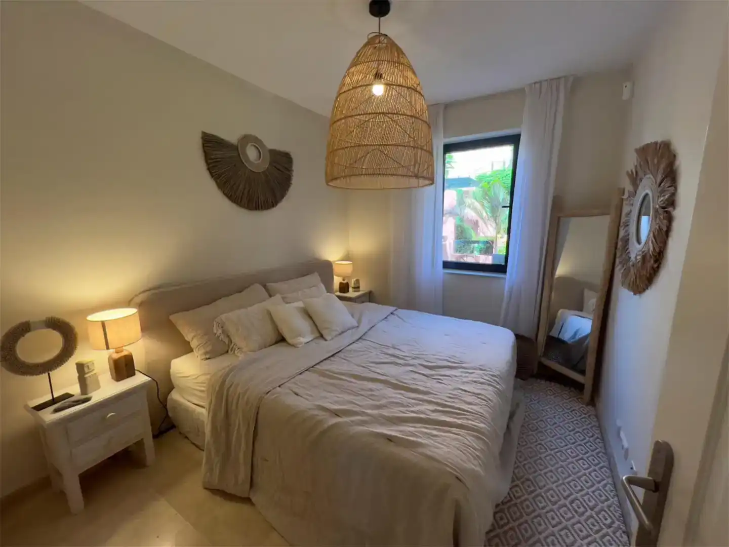 Dormitori de Apartament en venda en Mijas amb Aire condicionat i Piscina
