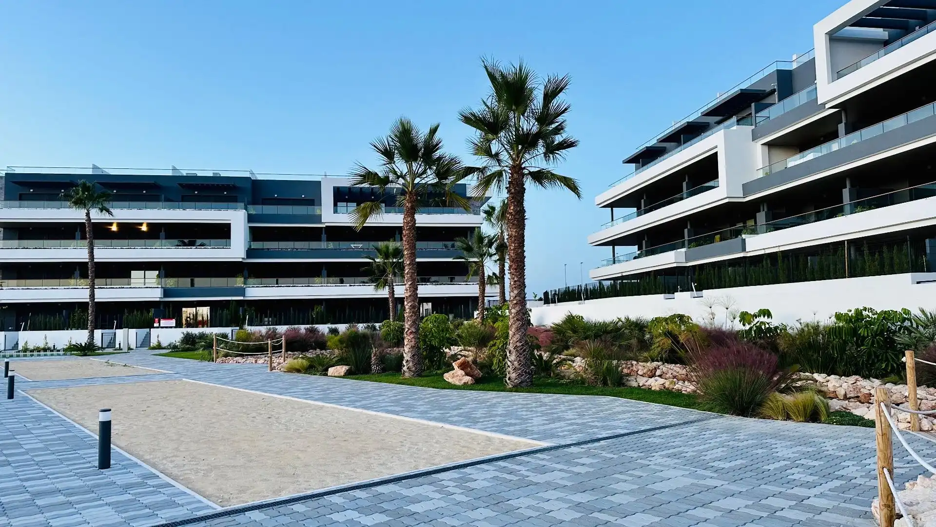 Vista exterior de Piso de alquiler en Torrevieja con Aire acondicionado, Calefacción y Terraza
