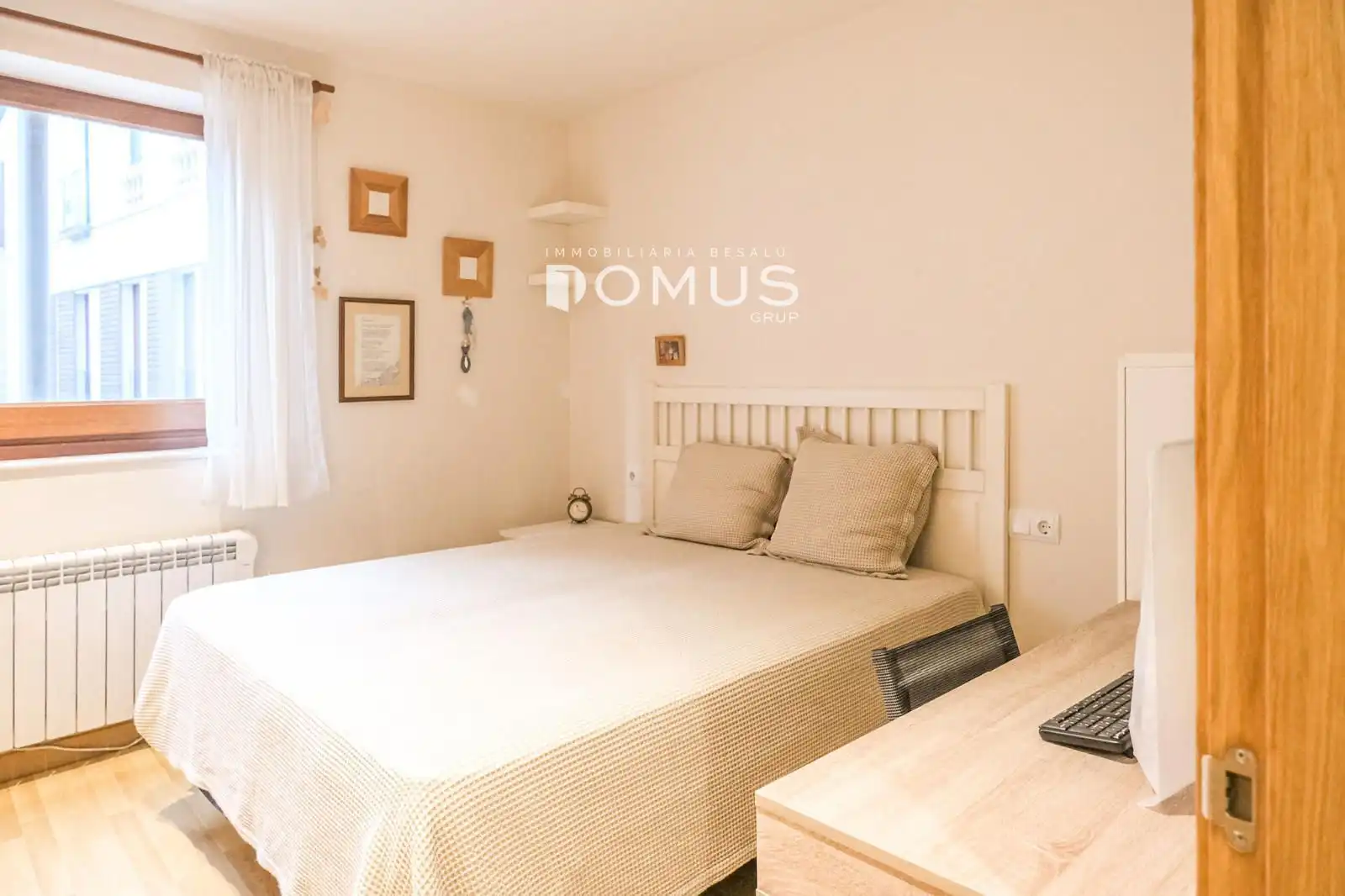 Bedroom of Flat for sale in Besalú  with Air Conditioner and Heating