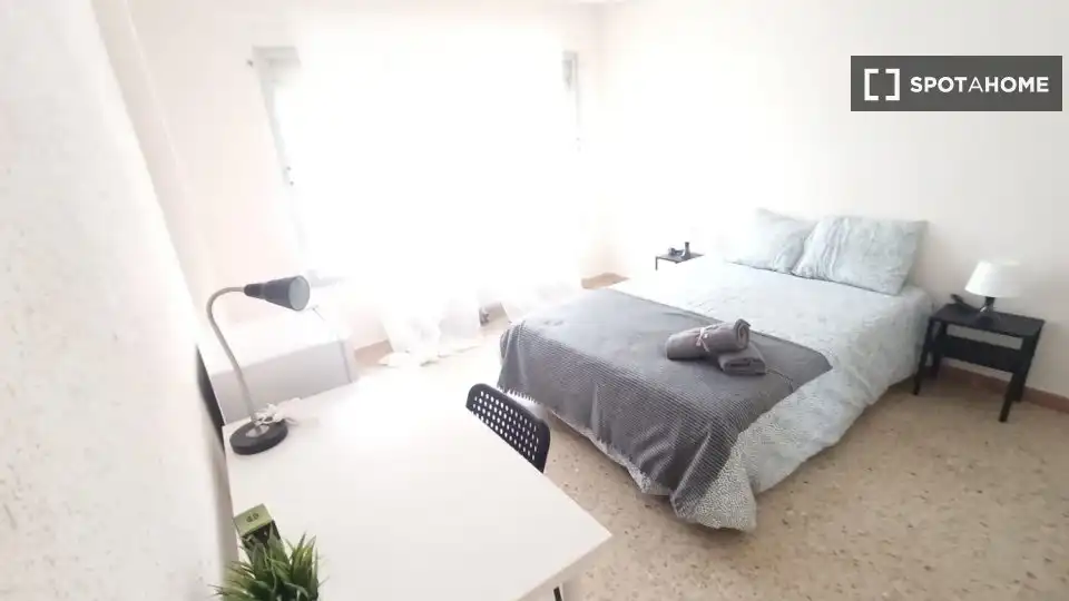 Room in Tres Olivos - Valverde