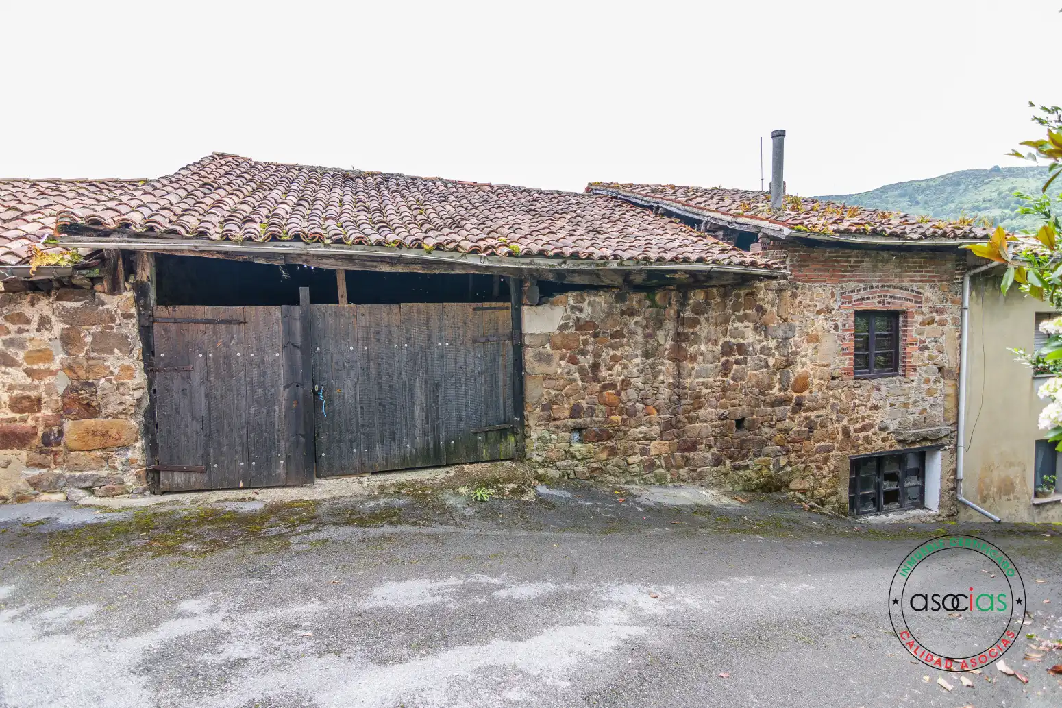 Vista exterior de Casa o xalet en venda en Bimenes amb Jardí privat