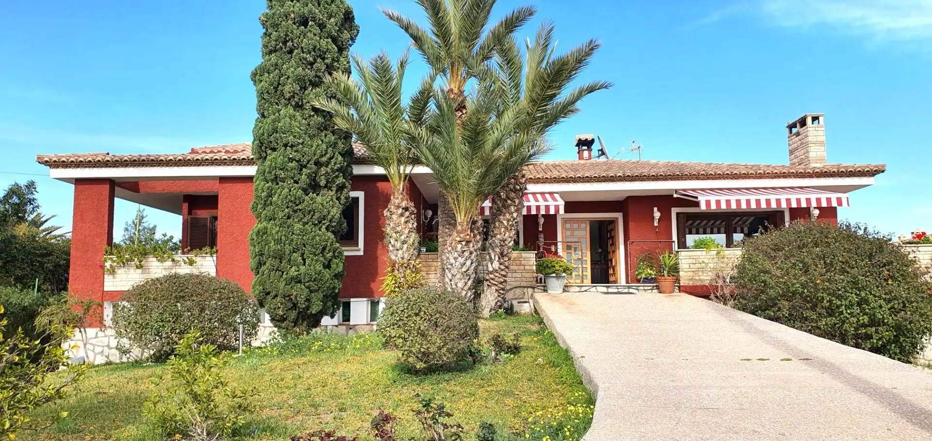 Vista exterior de Casa o xalet en venda en Sant Joan d'Alacant amb Aire condicionat, Calefacció i Jardí privat