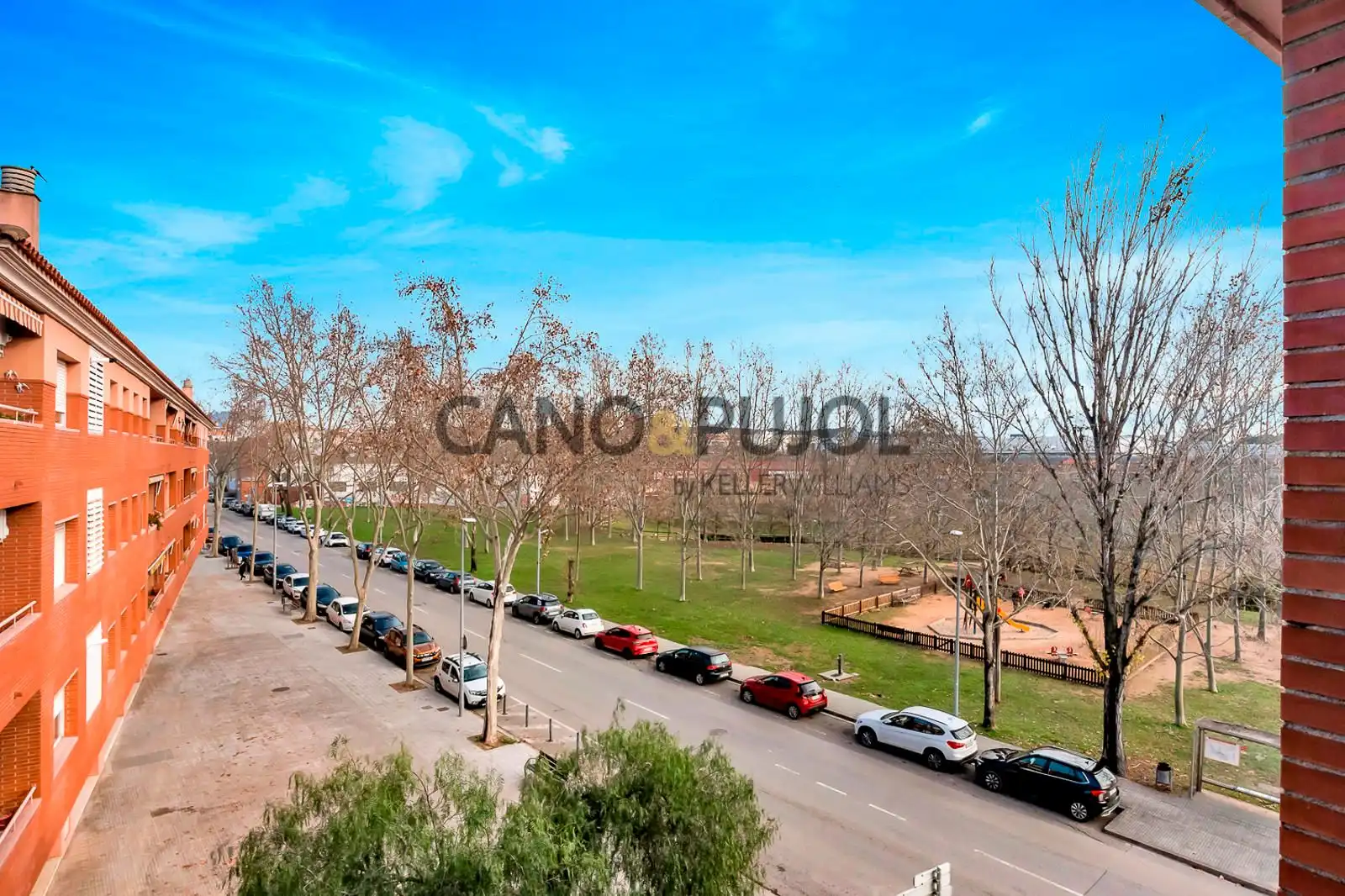 Vista exterior de Piso en venta en Rubí con Aire acondicionado, Calefacción y Terraza