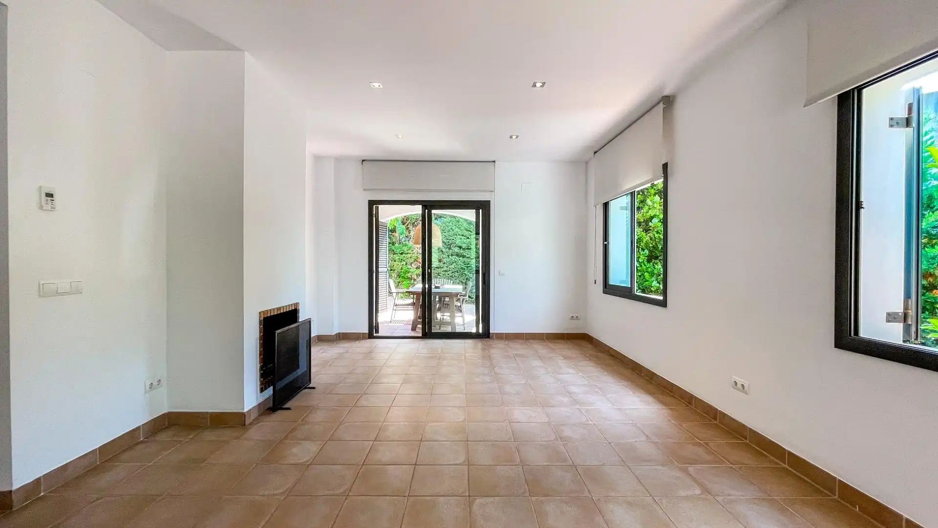 Living room of Houses for sale in Sant Pol de Mar  with Air Conditioner, Heating and Private garden