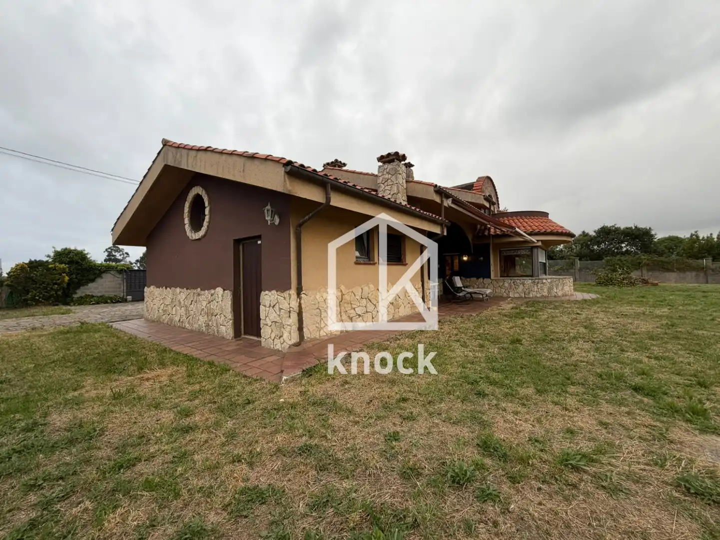 Vista exterior de Casa o xalet en venda en Villaviciosa amb Calefacció, Jardí privat i Parquet