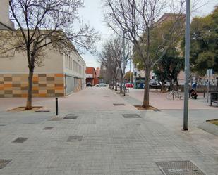 Vista exterior de Local en venda en Sant Adrià de Besòs