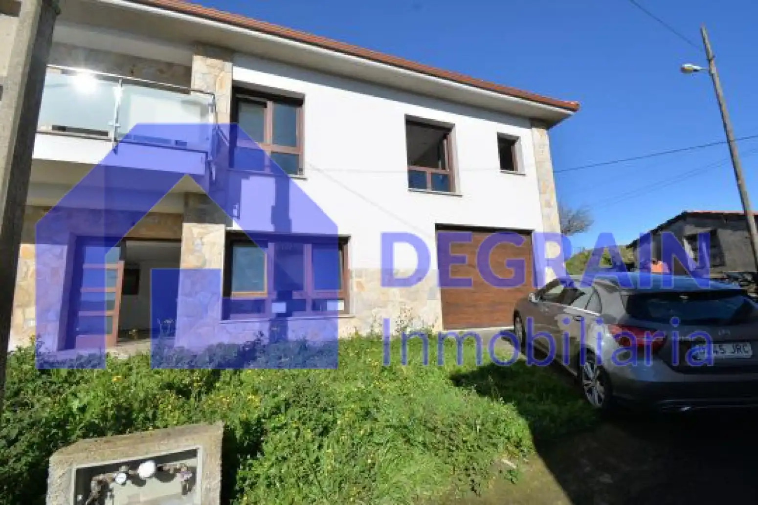 Vista exterior de Casa o xalet en venda en Oviedo  amb Terrassa